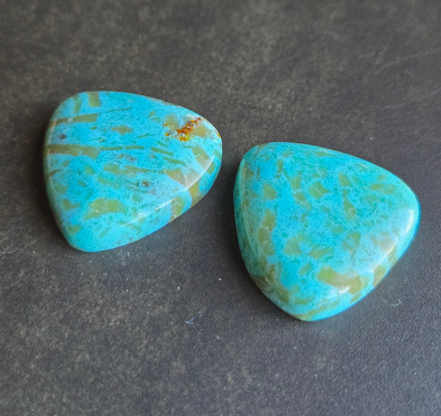 Kingman Mine Turquoise Cabochon set