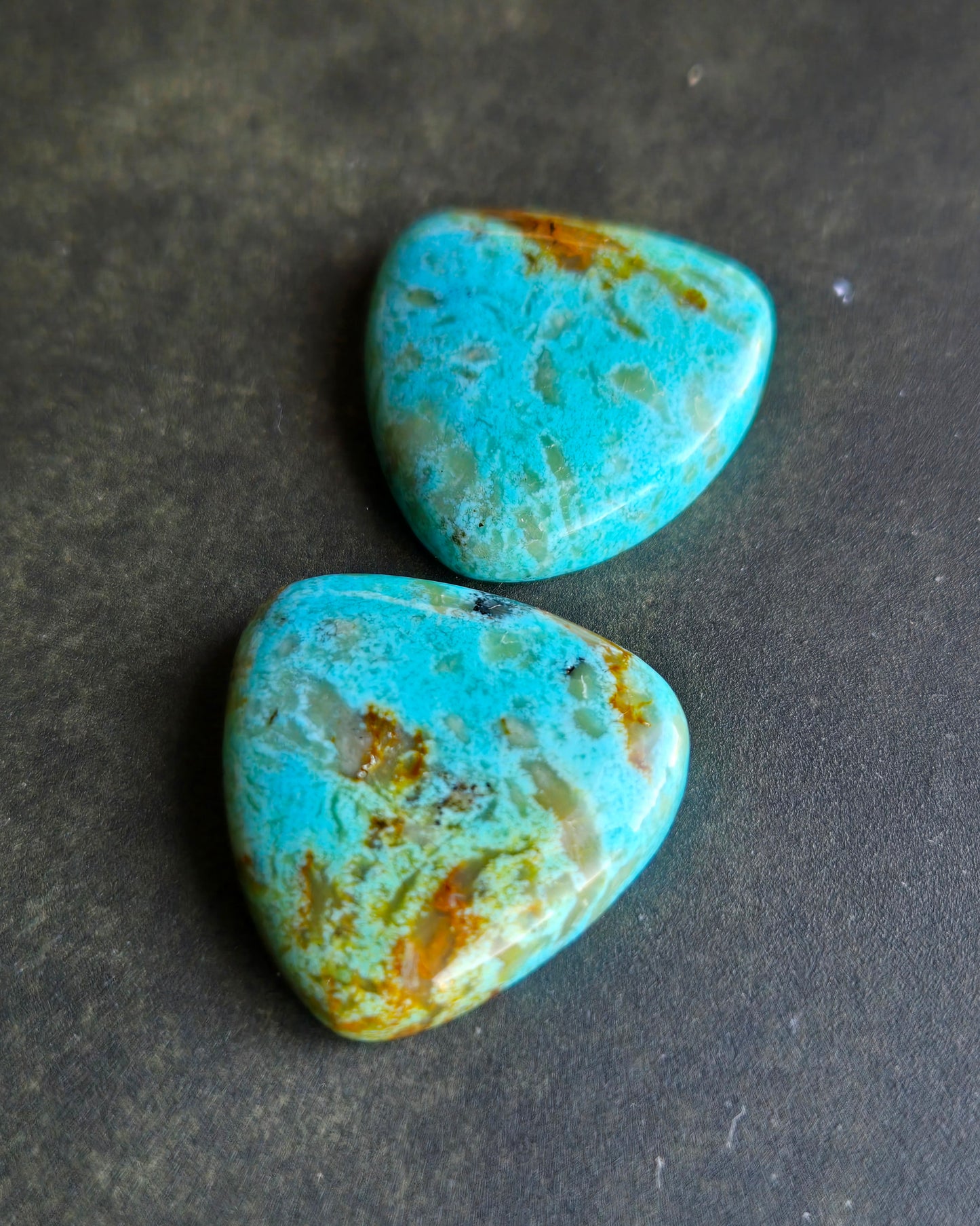 Kingman Mine Turquoise Cabochon set