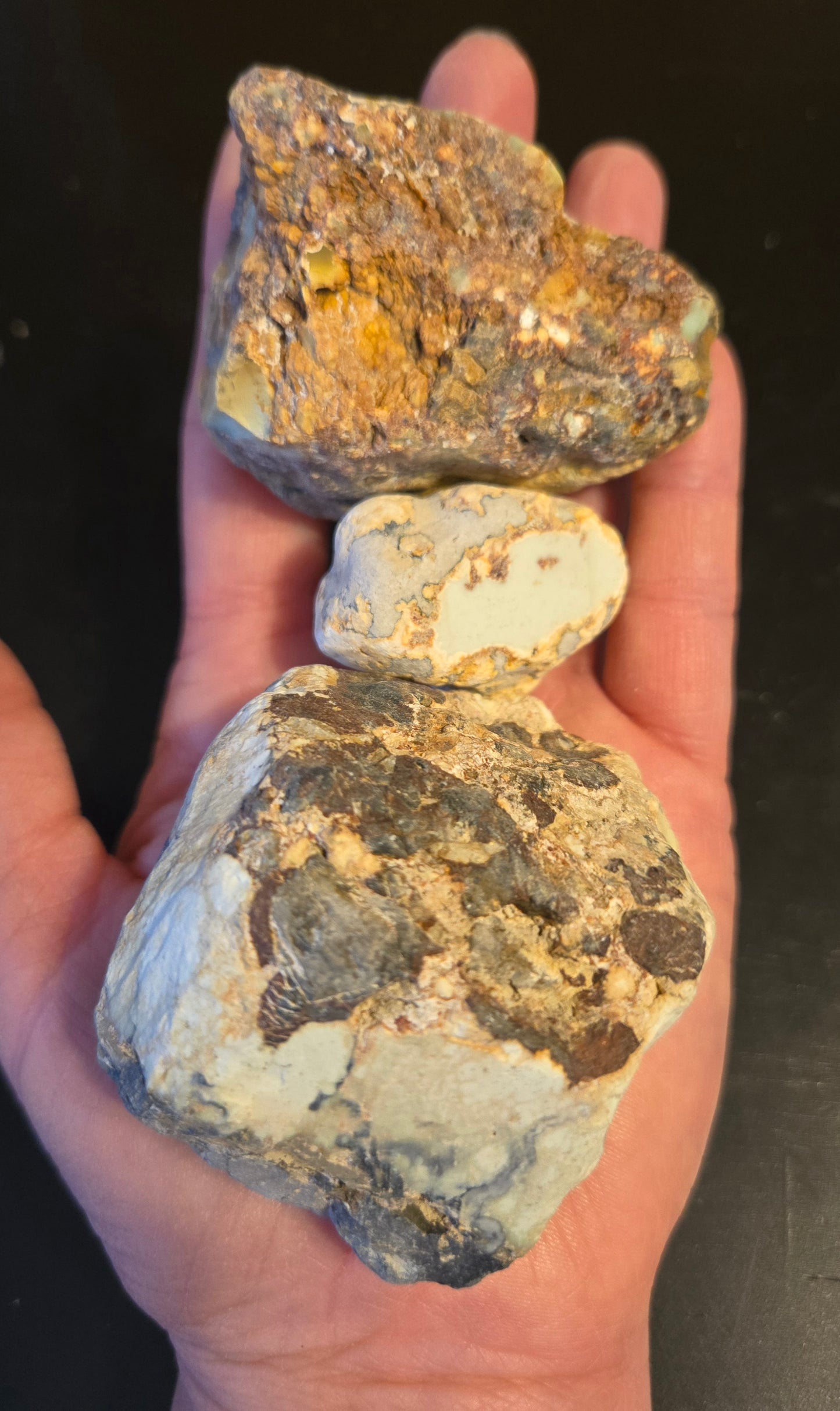 Aloe Variscite rough for cabbing - 448 grams