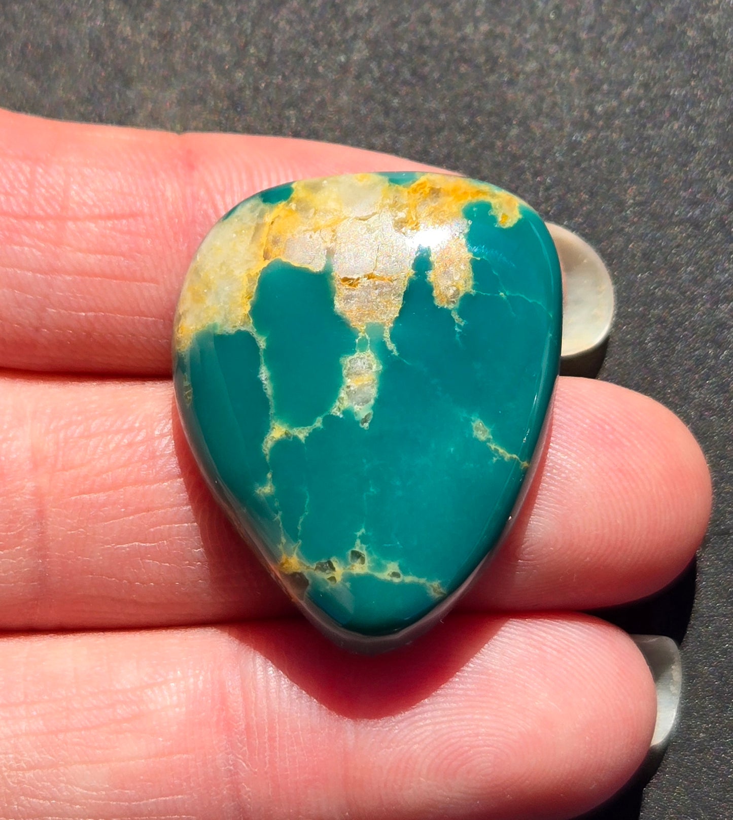 AAA Kingman Green Hardy Pit Turquoise Cabochon