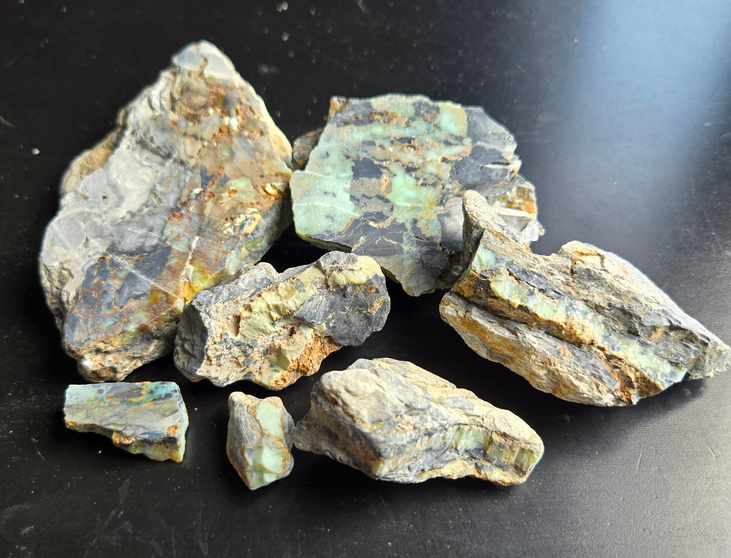 Aloe Variscite rough for cabbing - solid vein in matrix-448 grams - lot 1