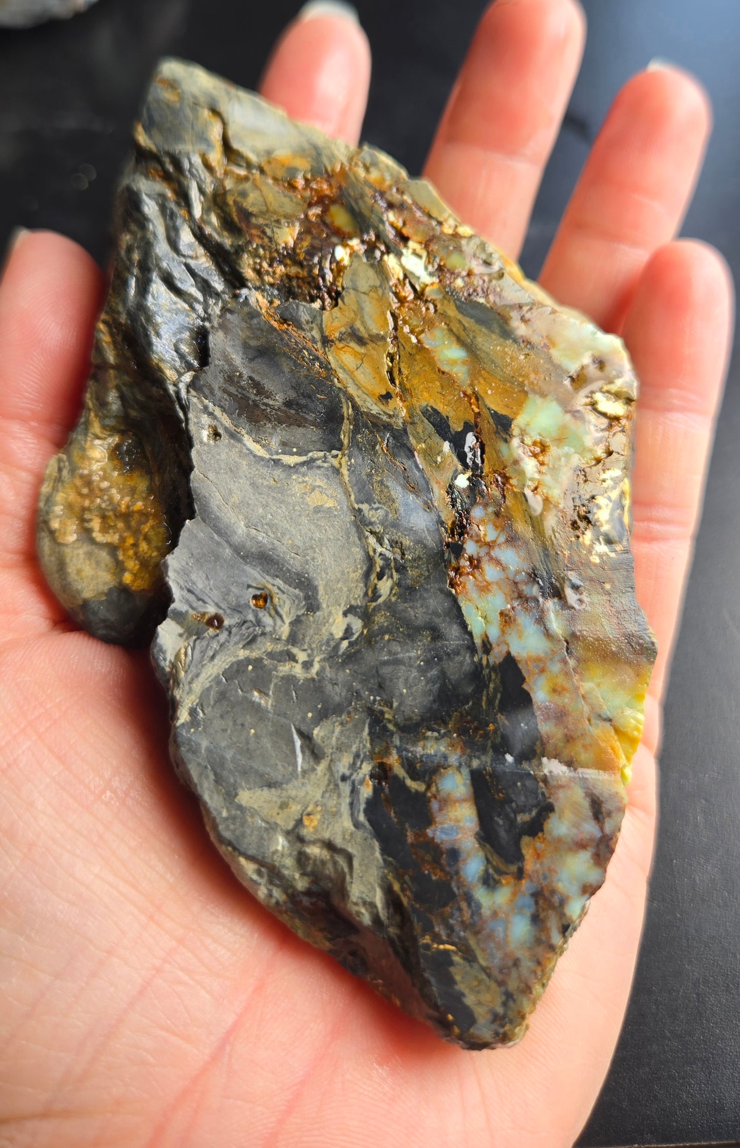 Aloe Variscite rough for cabbing - solid vein in matrix-448 grams - lot 1