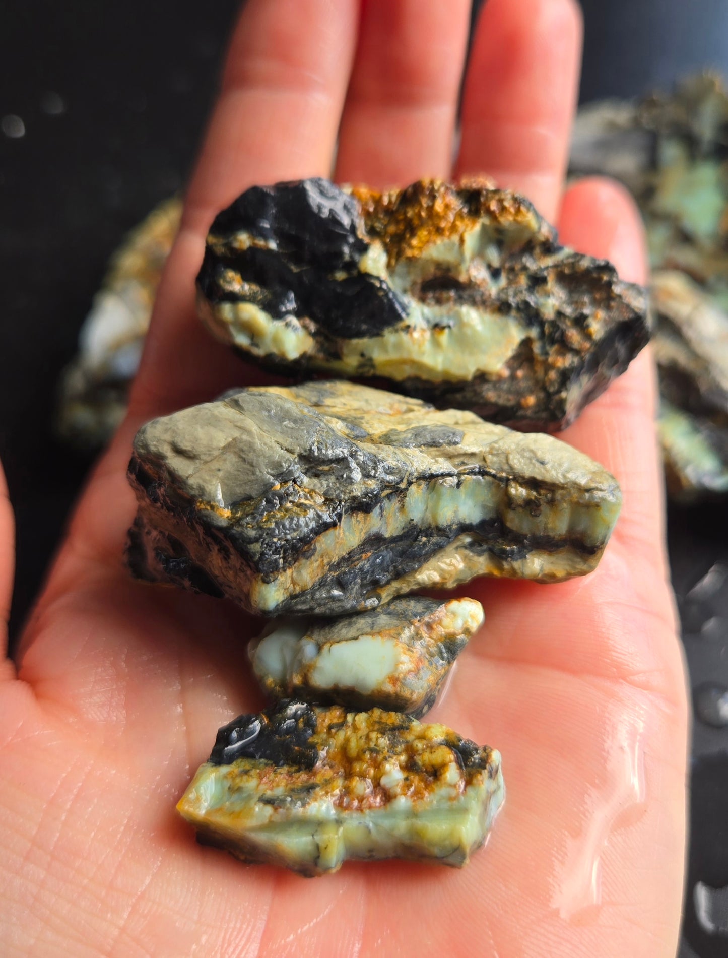 Aloe Variscite rough for cabbing - solid vein in matrix-448 grams - lot 1