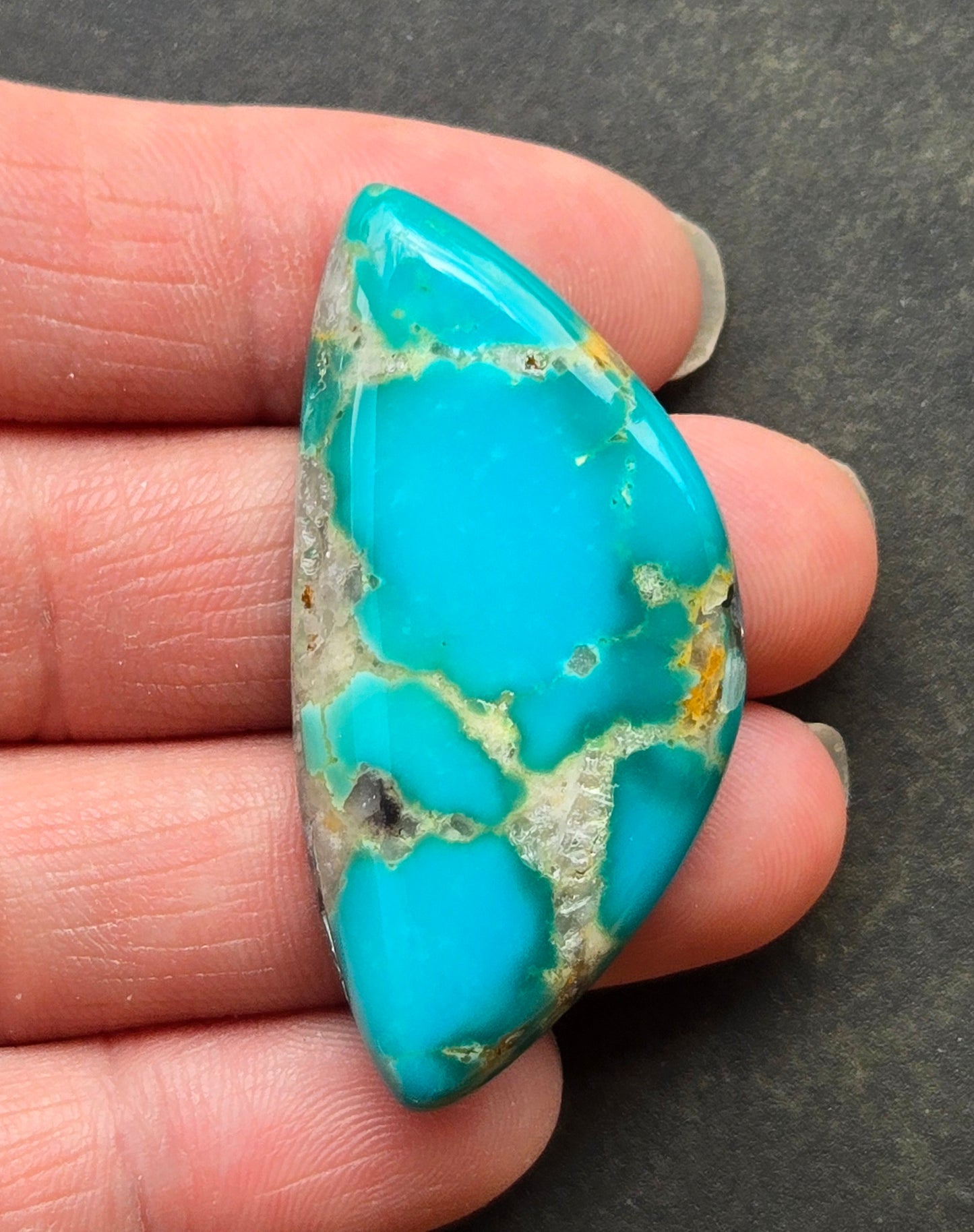 AAA Kingman Hardy Pit Turquoise Cabochon