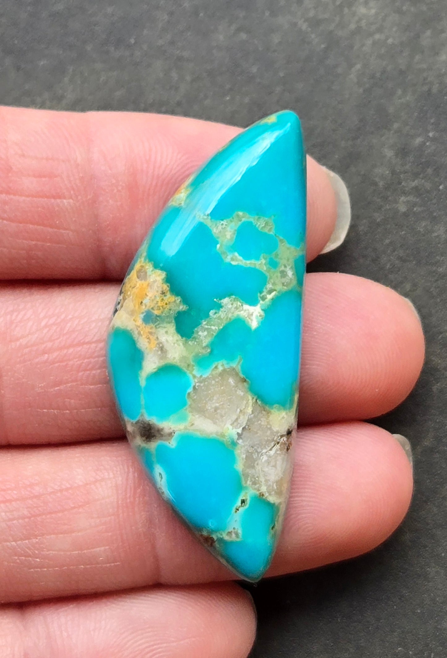 AAA Kingman Hardy Pit Turquoise Cabochon