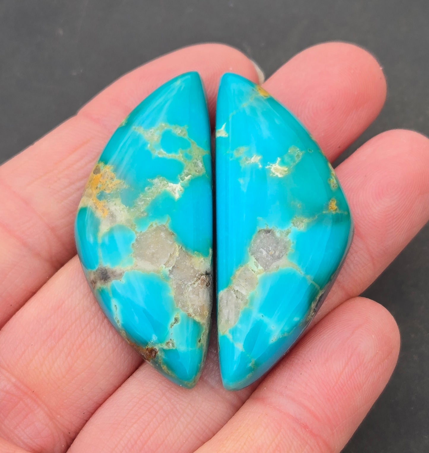 AAA Kingman Polychrome Hardy Pit Turquoise Cabochon set